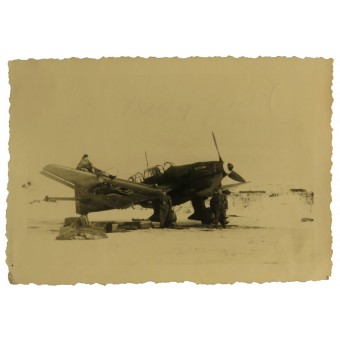 Немецкий пикирующий бомбардировщик  Штука  Ju-87 зимой на аэродроме. Espenlaub militaria